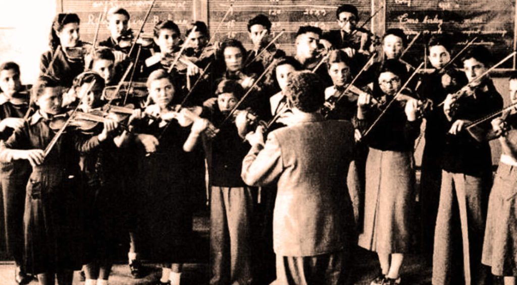 Köy enstitülerinde bir eğitim anı.